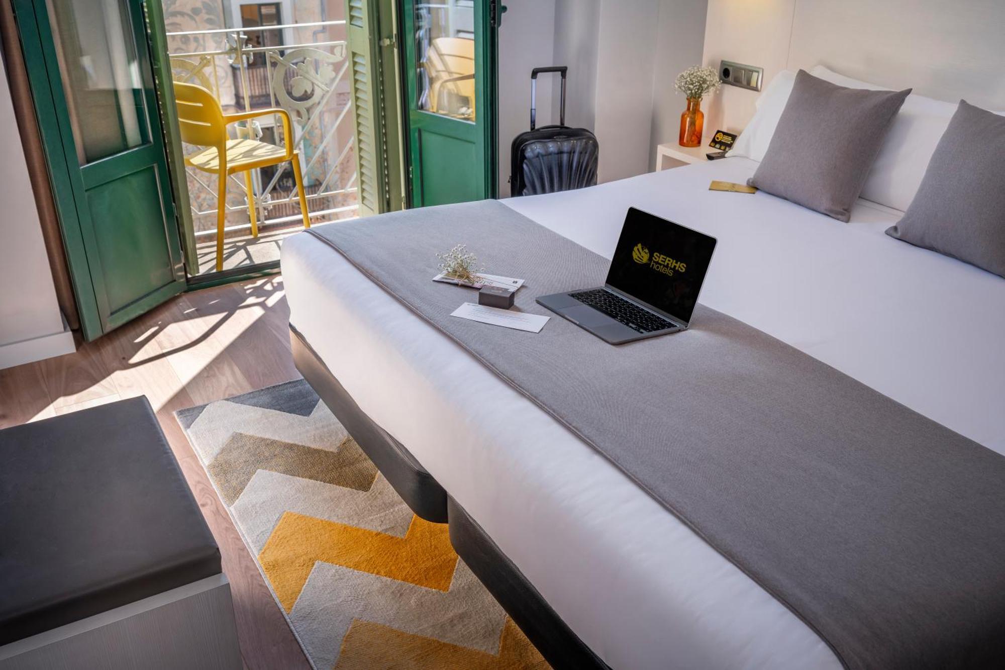 Serhs Carlit Boutique Hotel Барселона Екстериор снимка