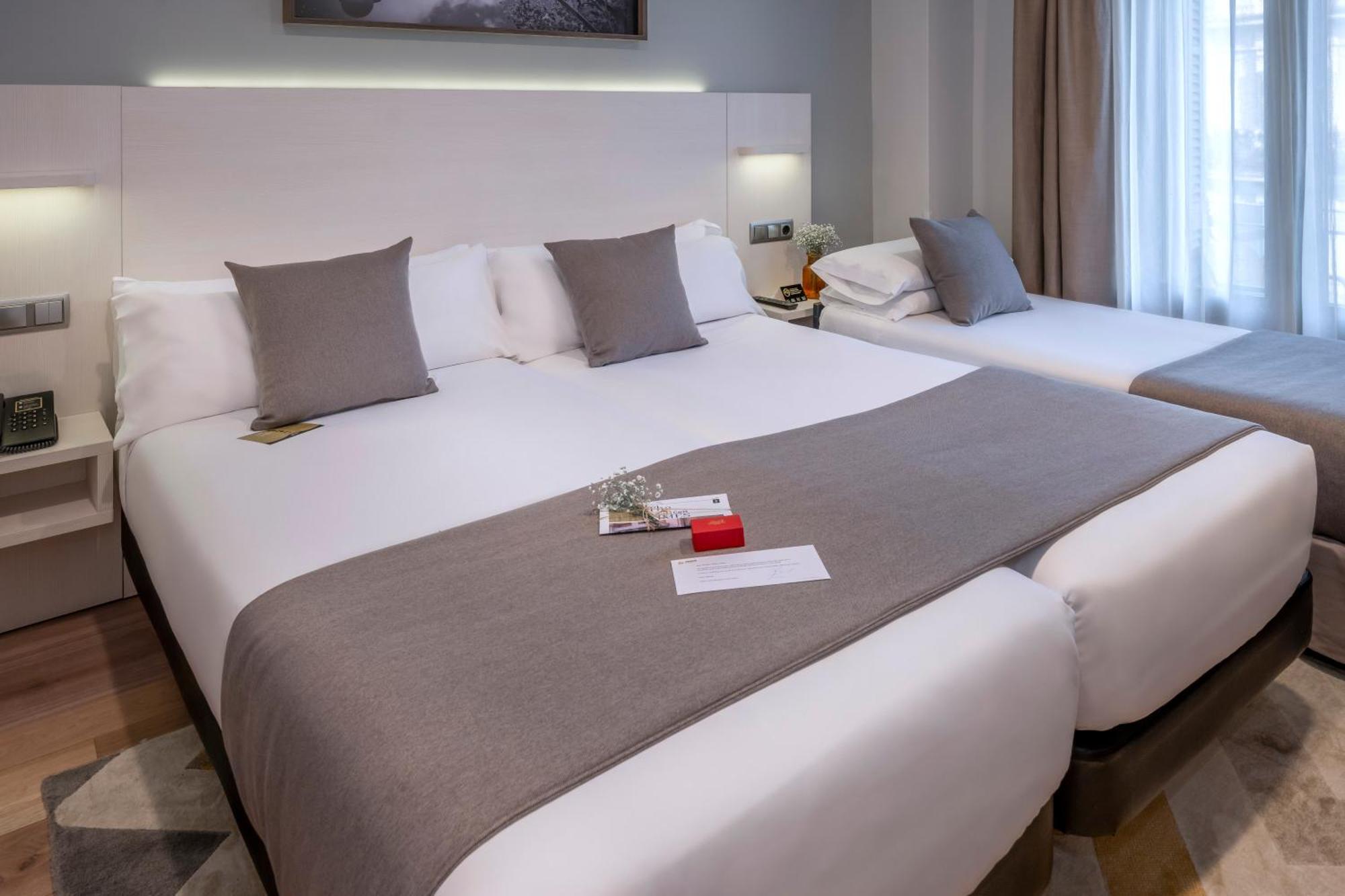 Serhs Carlit Boutique Hotel Барселона Стая снимка