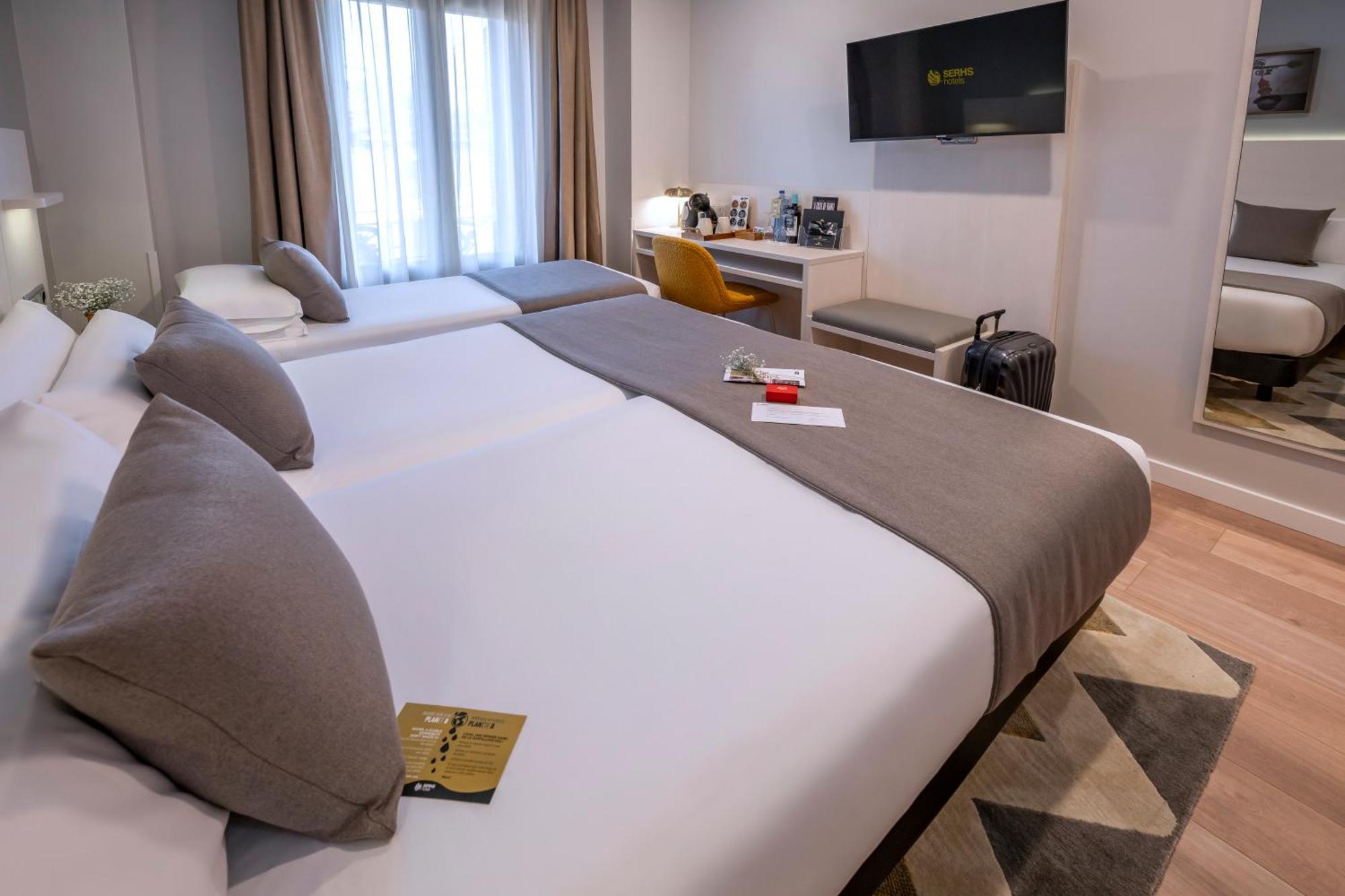 Serhs Carlit Boutique Hotel Барселона Стая снимка