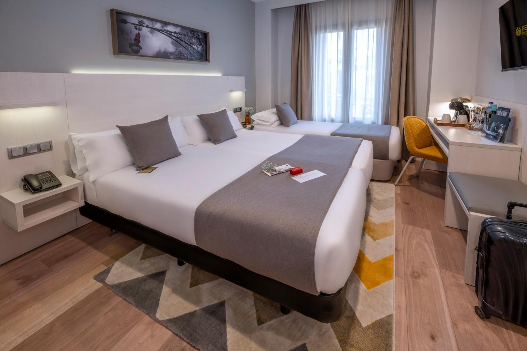 Serhs Carlit Boutique Hotel Барселона Екстериор снимка