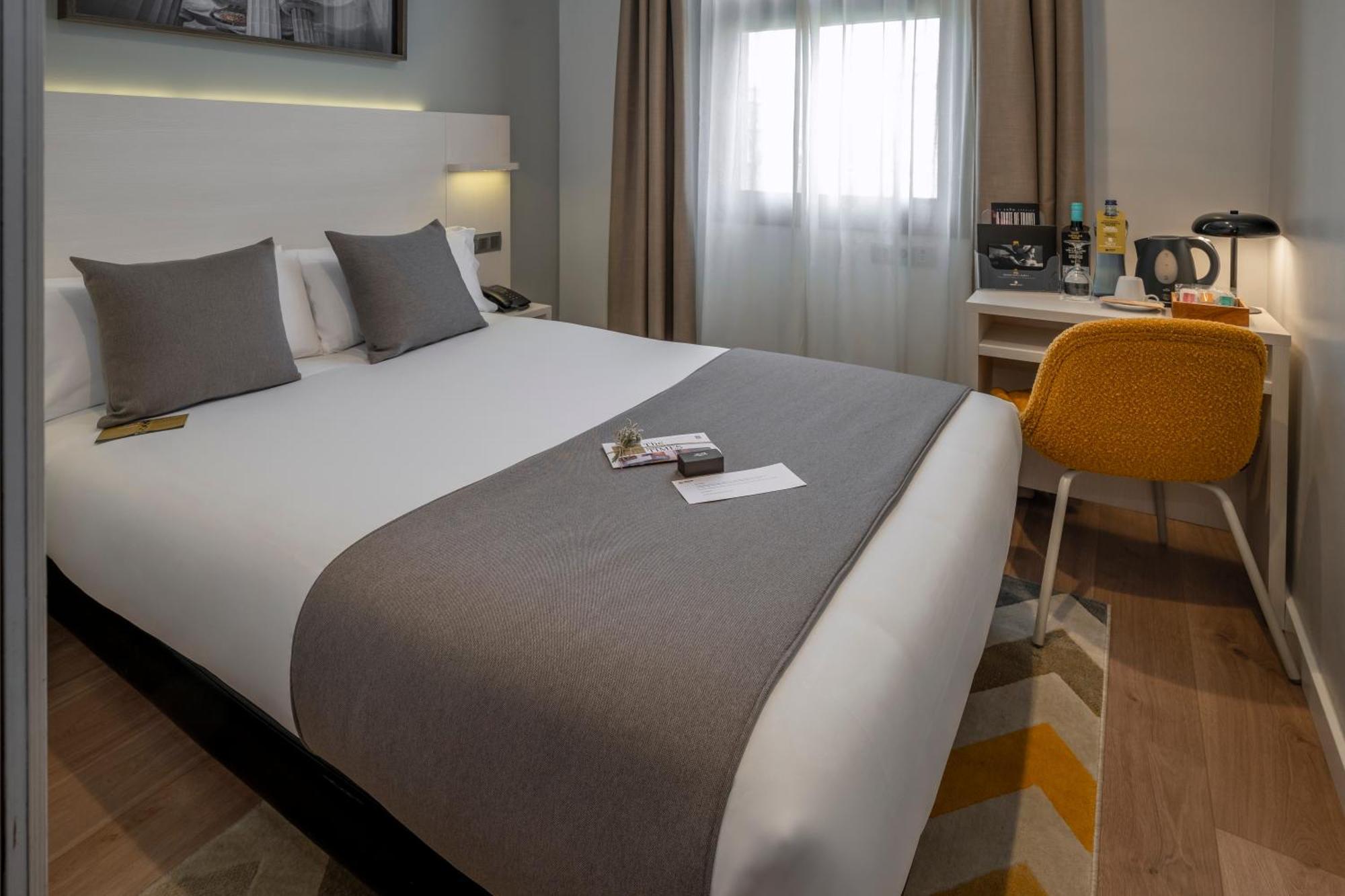 Serhs Carlit Boutique Hotel Барселона Стая снимка